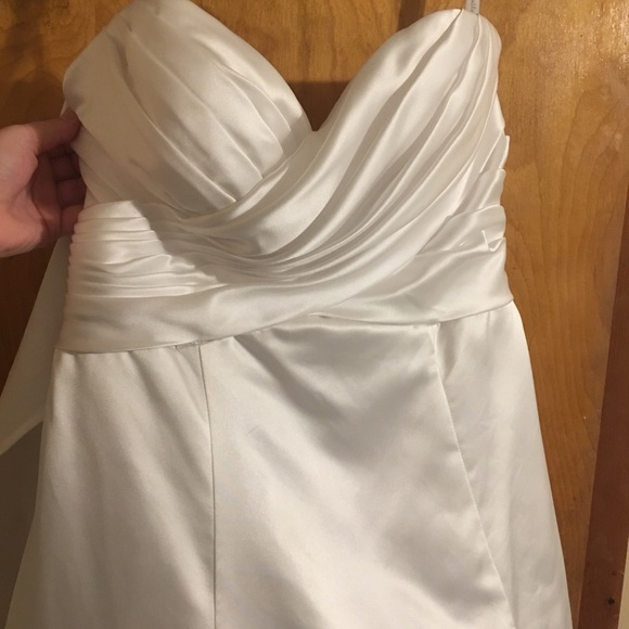 Brand new Alfred Angelo wedding gown style 2511 - Picture 4 of 8